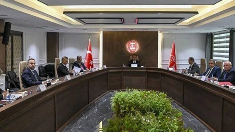 65-milyon-memur-ve-memur-emeklisinin-gozu-buradan-cikacak-kararda-hakem-kurulunun-3uncu-toplantisi-bugun-uGRIqWGs.jpg