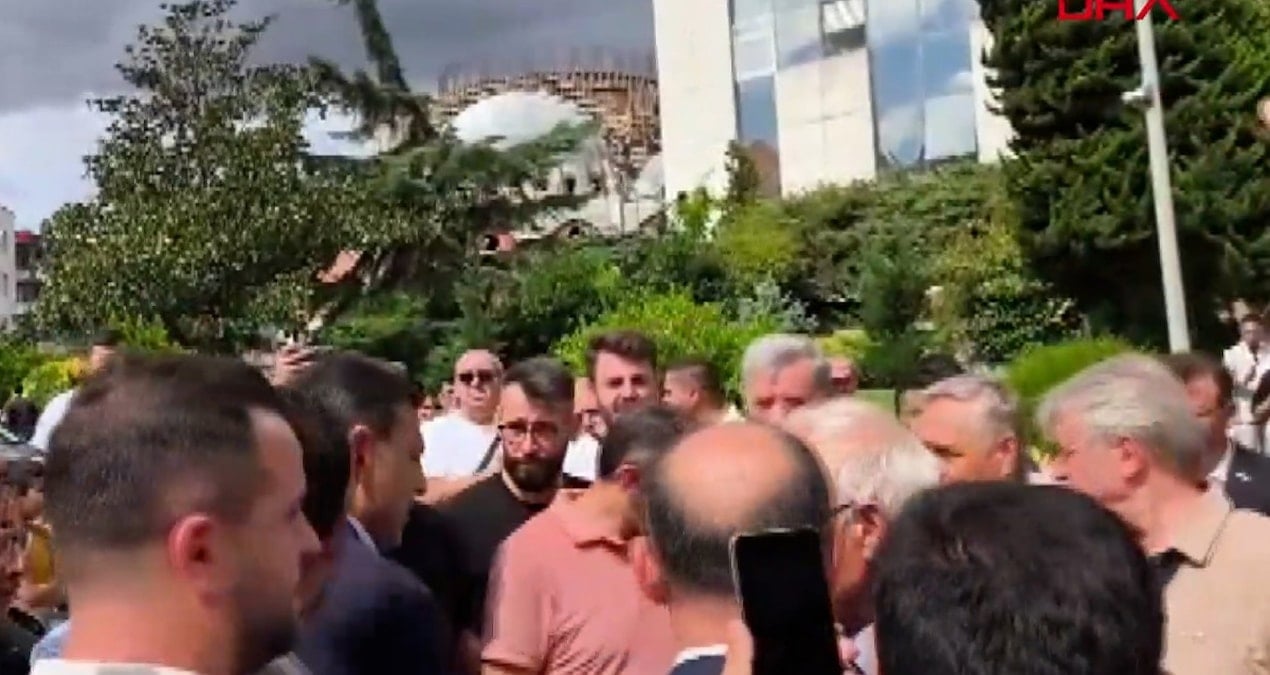 ozgur celik operasyon duzenlenen bayrampasa belediyesini ziyaret etti EPr6bTER