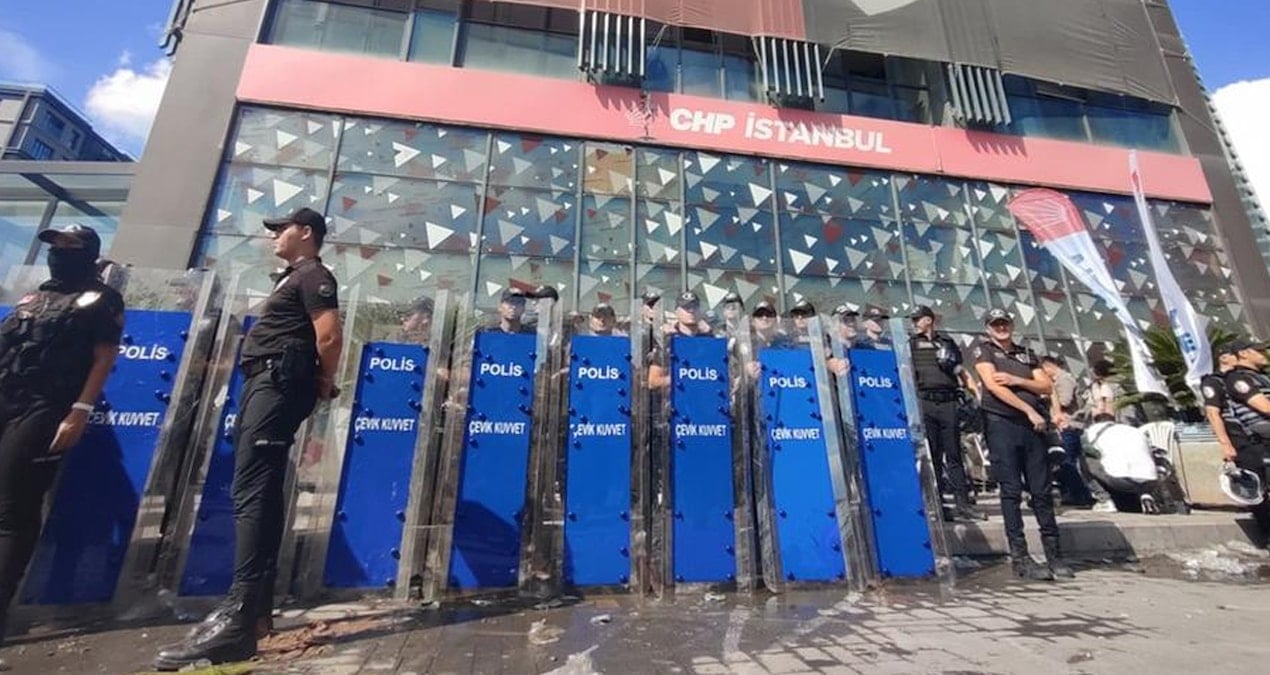 ozgur ozel istanbuldaki calisma ofisine gelecek dikkat ceken gursel tekin ayrintisi JHn5VJG2