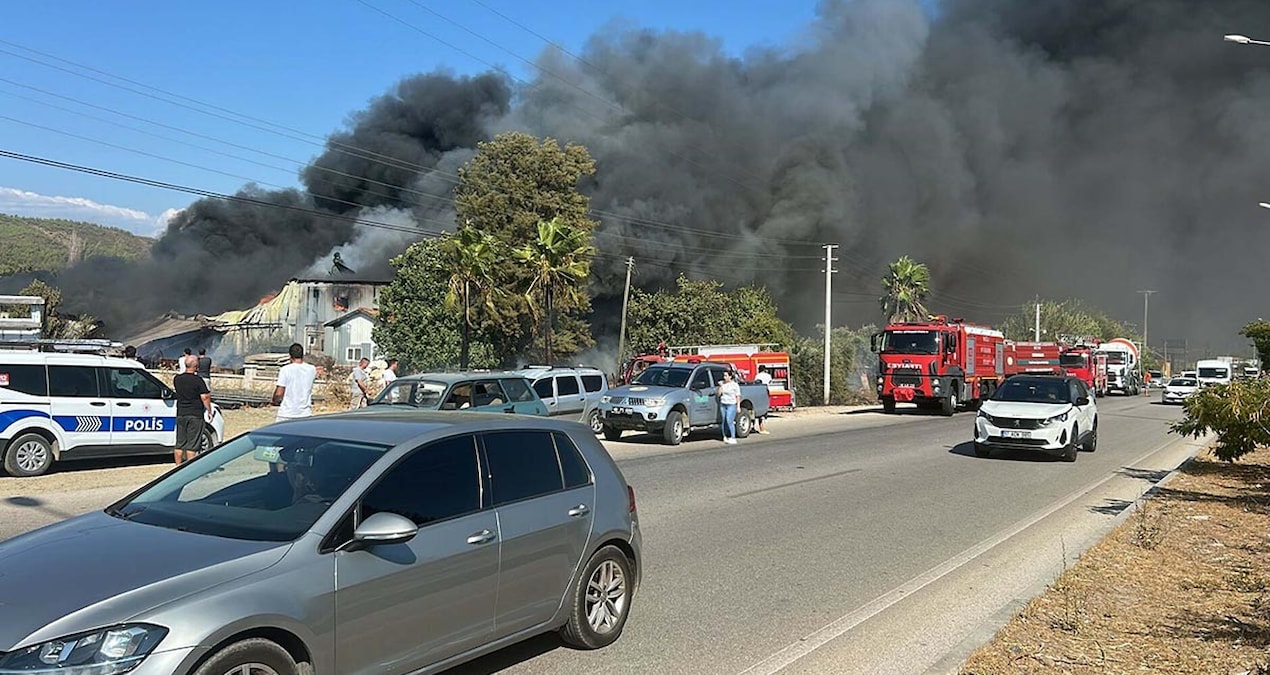 seydikemerde kereste deposunda yangin ormanlik alana sicrama riski var hBXOWExe