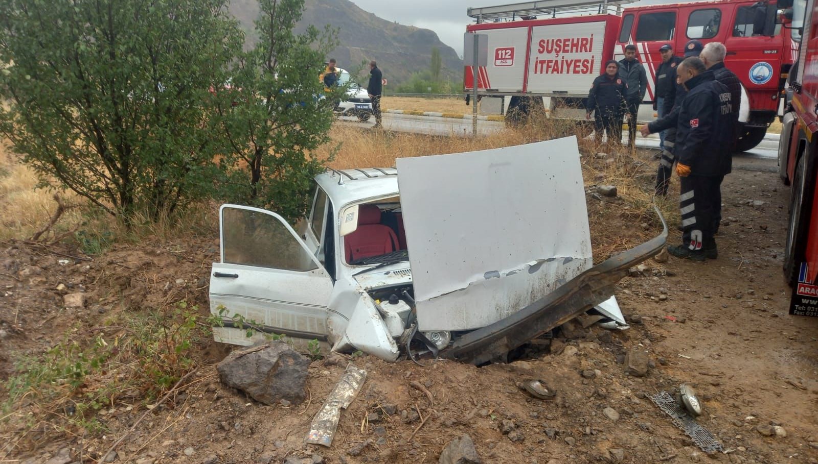 sivasta otomobi sarampole devrildi iki yarali OfO1hB2L