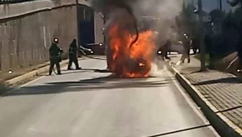 sivasta otomobil alev topuna dondu VsdnVNtU