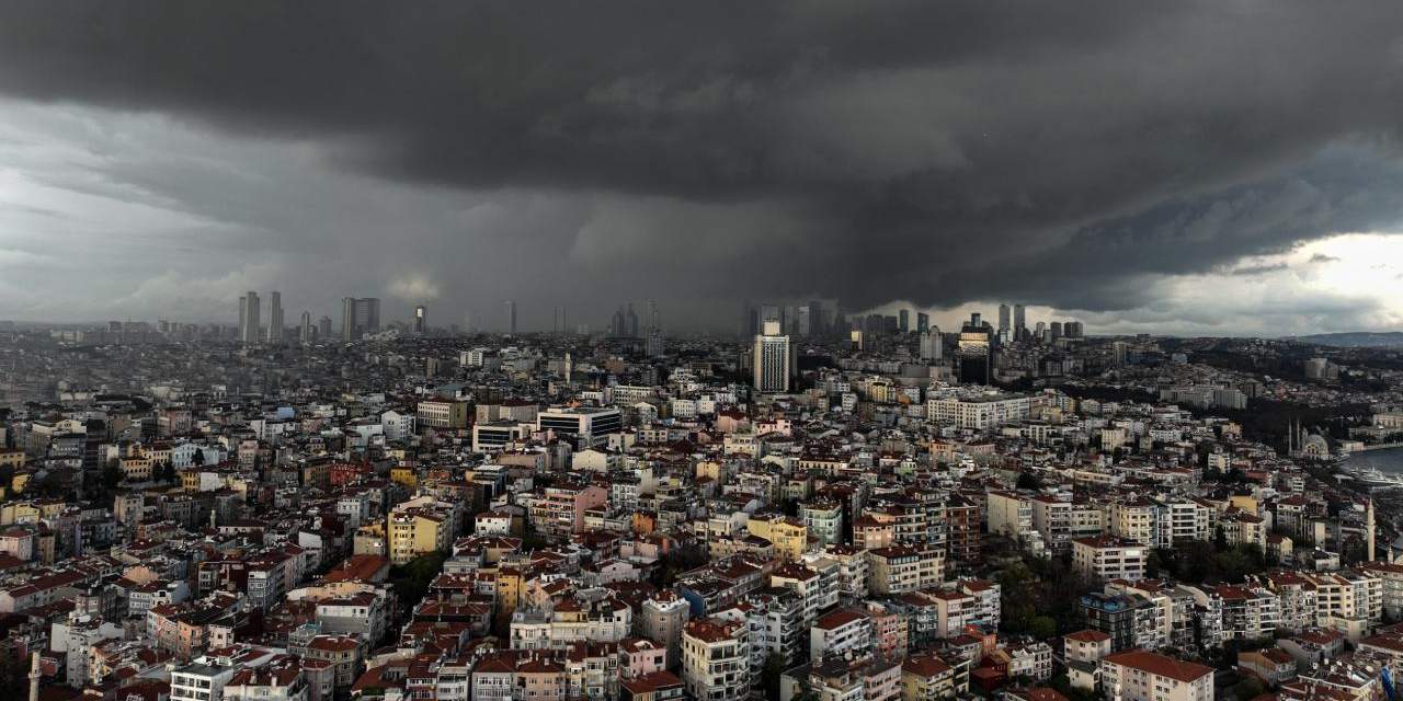 bu uyari istanbullulara kuvvetli yagisa sadece birkac saat kaldi yE6LtGvb.jpg