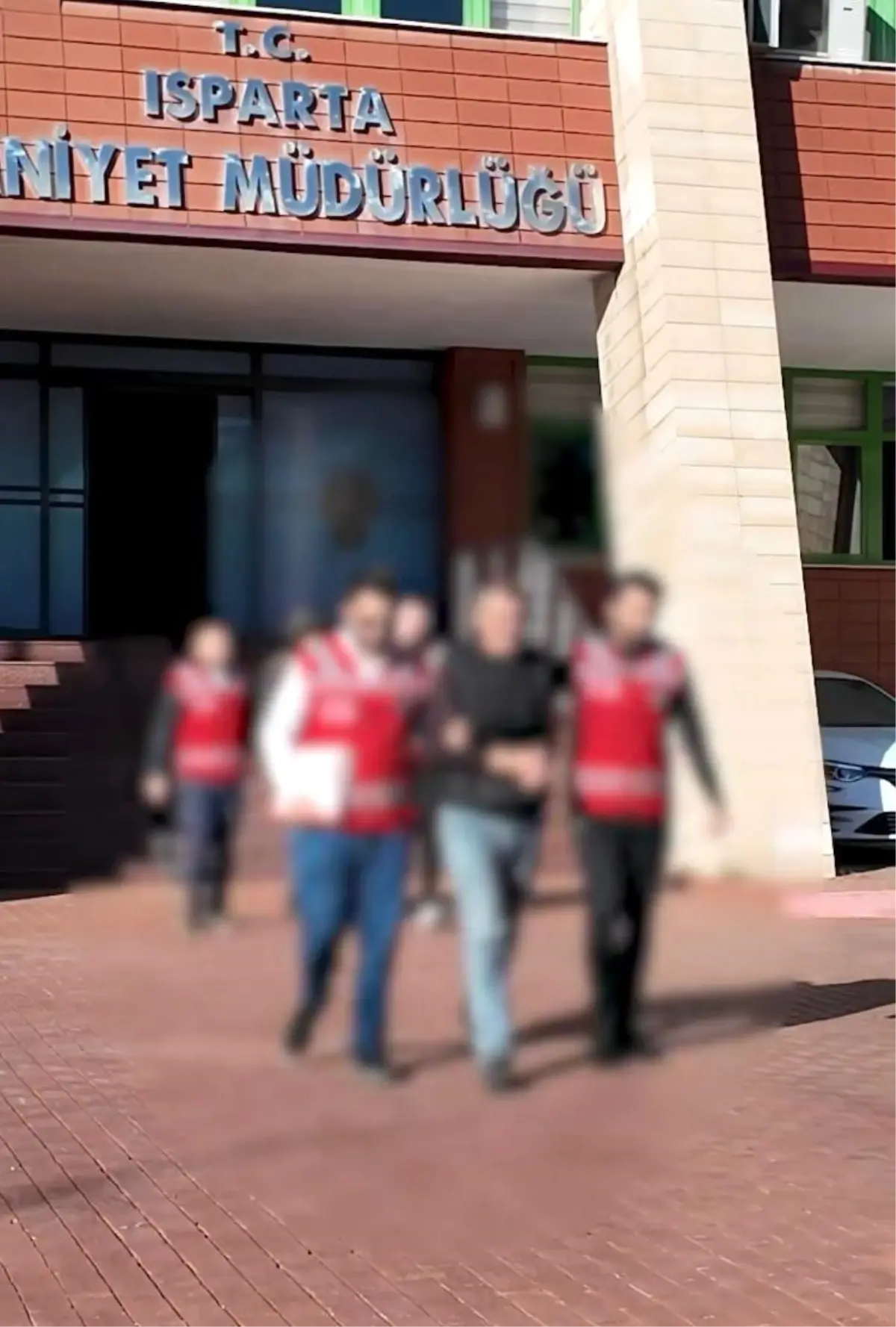 ispartada 45 bin dolar dolandiriciligina operasyon 4BbYmKYH.jpg