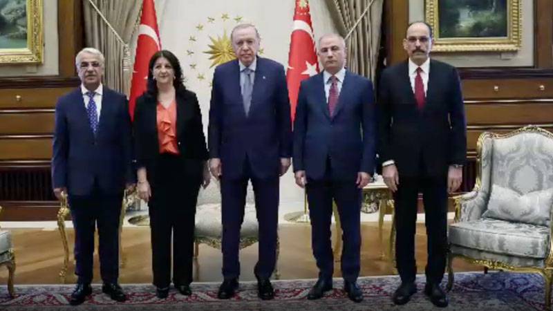 kulliyede kritik gorusme pkknin cekilme kararindan sonra imrali heyetinden erdogana ilk ziyaret PB8M3CR8.jpg