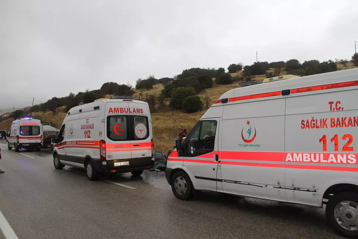 manisada feci kaza 1 bebek olu 5 yarali y24LKVkk.jpg