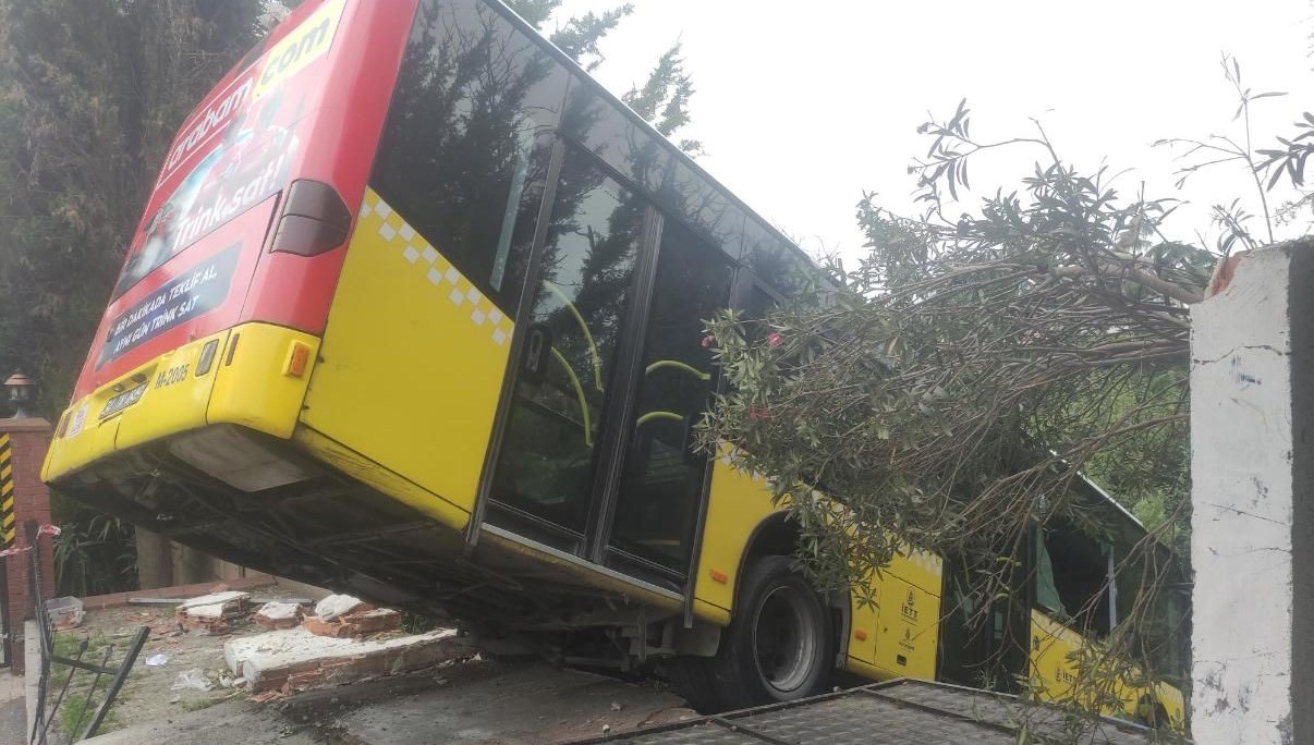 uskudarda iett otobusu kazasi 8IGzQlKH.jpg