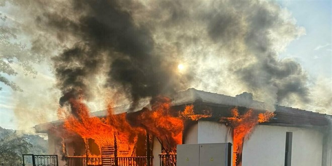 evi atese verip 2 jandarmayi bicakla yaralayan supheli vuruldu kBQje3QD.jpg