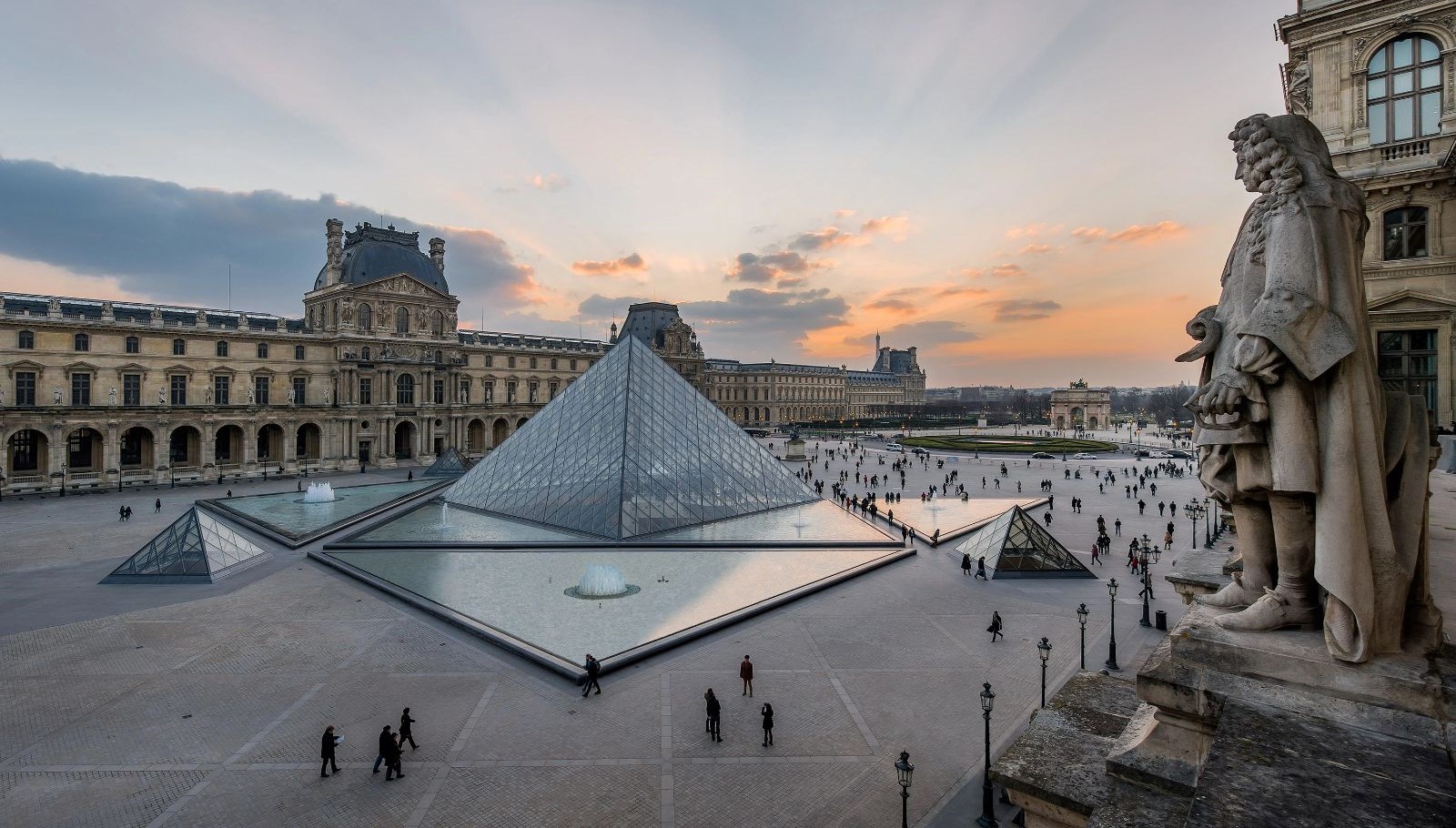 louvre muzesinde guvenlik onlemleri arttiriliyor 8T34tTVT.jpg