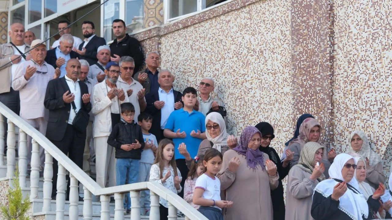 Hacı Adayları Kutsal Yolculuğa Dualarla Uğurlandı