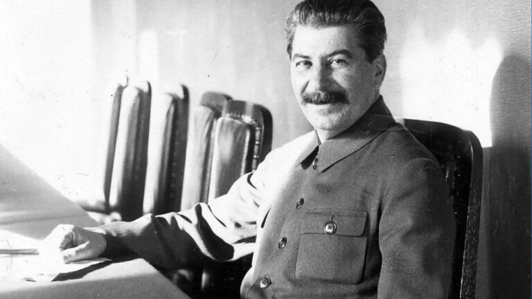 stalinin-hayati-dizi-oluyor-CASgYmXa